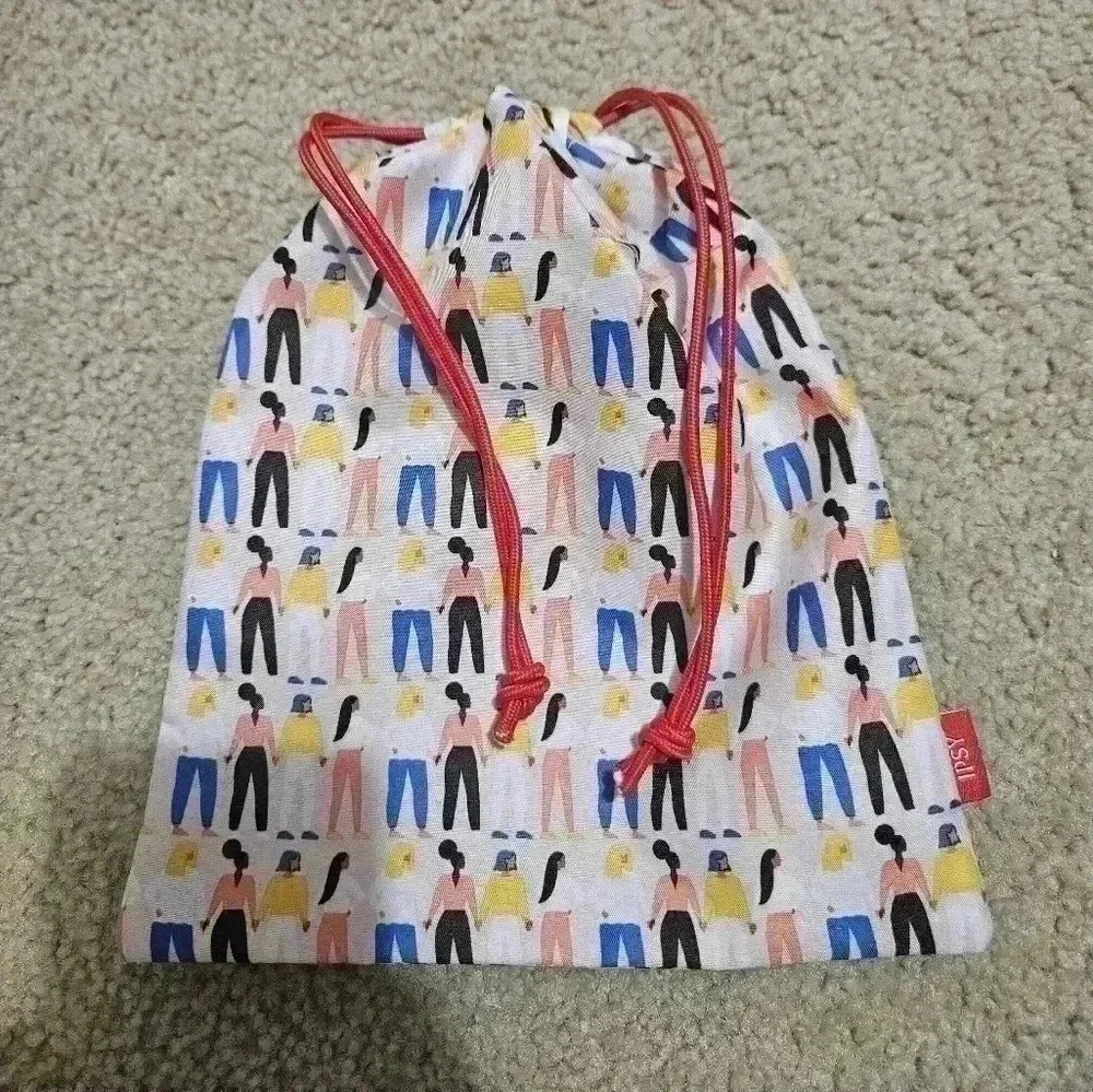 ❤️free with bundle❤️Ipsy glam bag!
